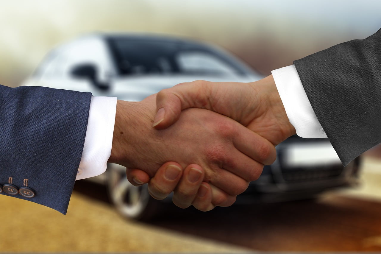 handshake, autokaufmann, automobile-4011416.jpg