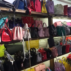 bags, market, shopping-1633719.jpg